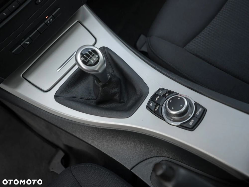 BMW Seria 3 318i Edition Exclusive - 35