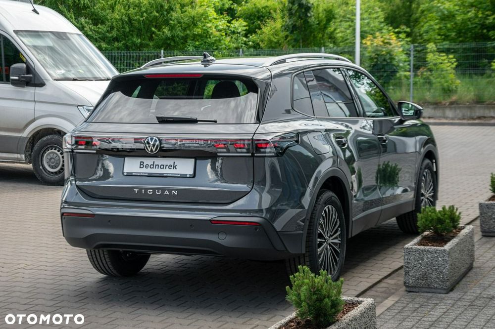 Volkswagen Tiguan - 10