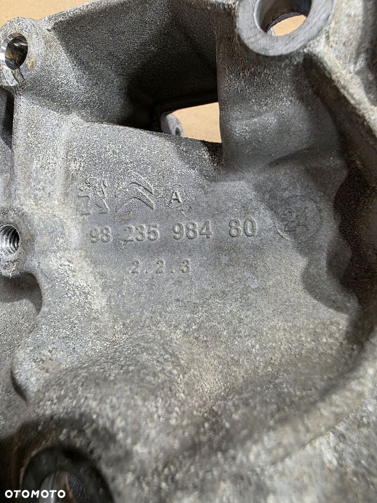 OPEL ASTRA L VI 6 1.5D ŁAPA WSPORNIK MOCOWANIE SPRĘŻARKI 9823598480 - 3