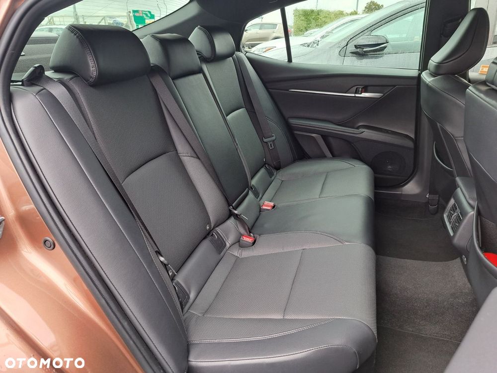 Toyota Camry - 21