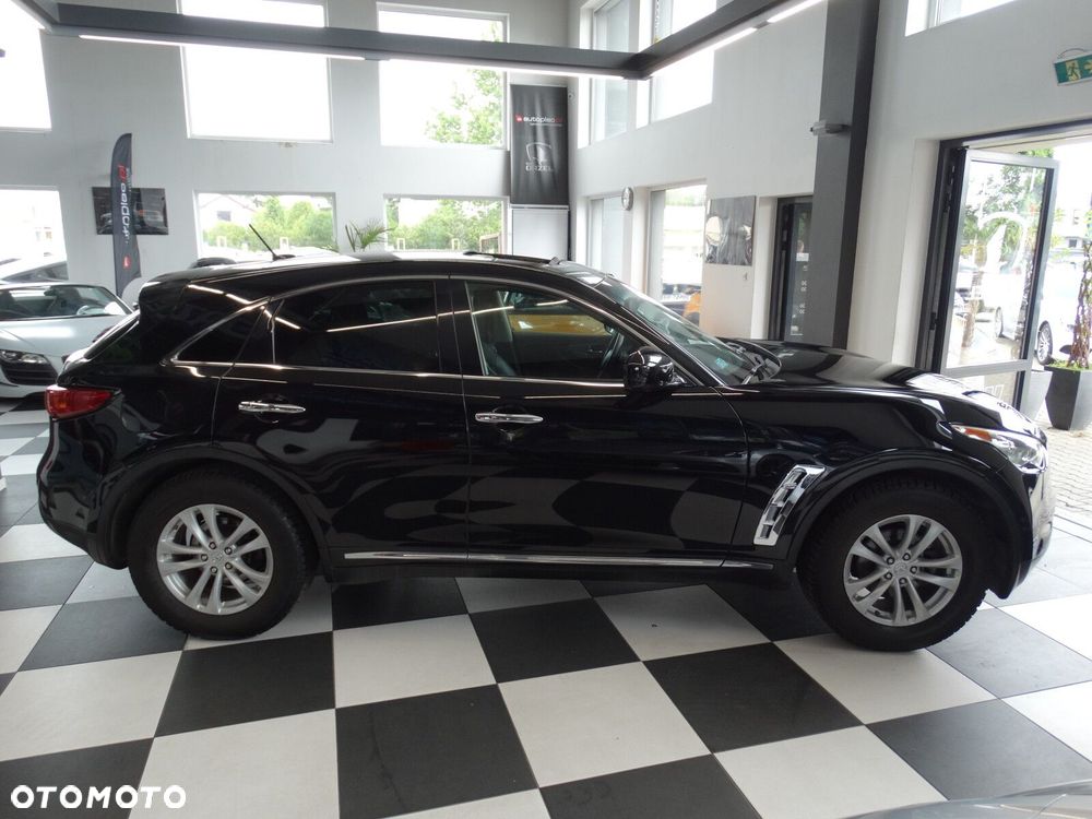 Infiniti QX70 - 4
