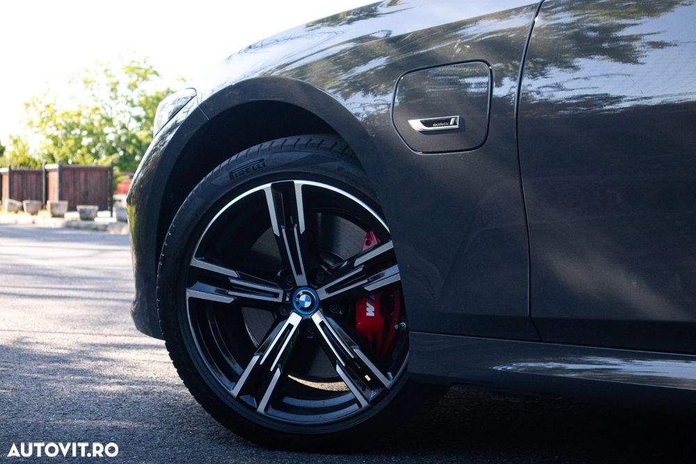 BMW Seria 3 330e Aut. M Sport - 38