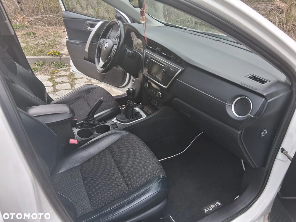 Toyota Auris 2.0 D-4D Comfort - 11