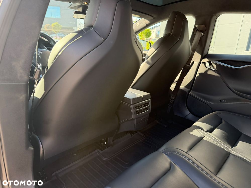 Tesla Model S - 18