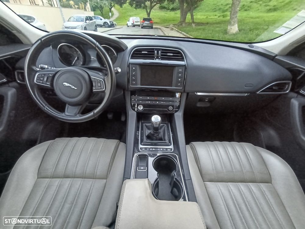 Jaguar F-Pace 2.0 i4D Prestige - 23