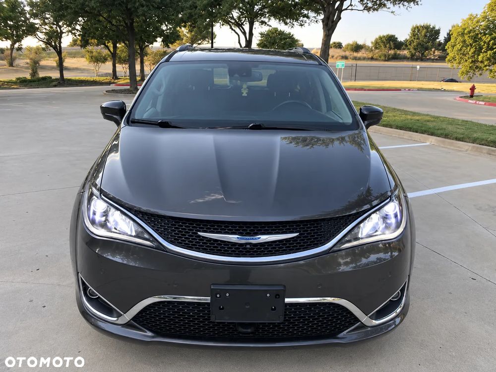 Chrysler Pacifica - 8