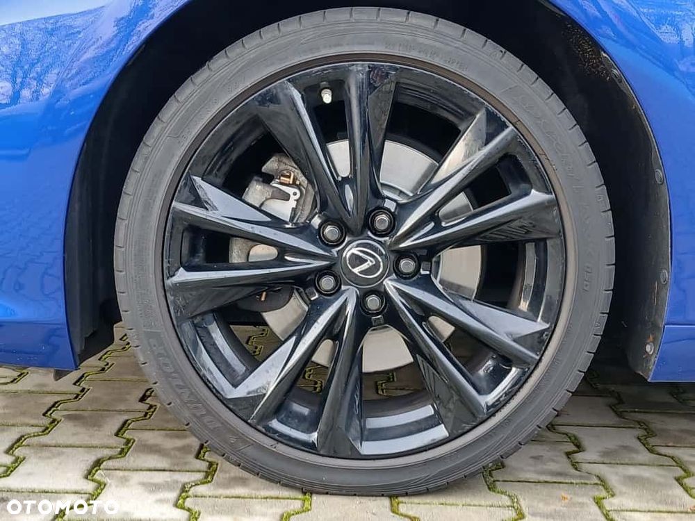 Lexus ES 300h F Sport Design - 35