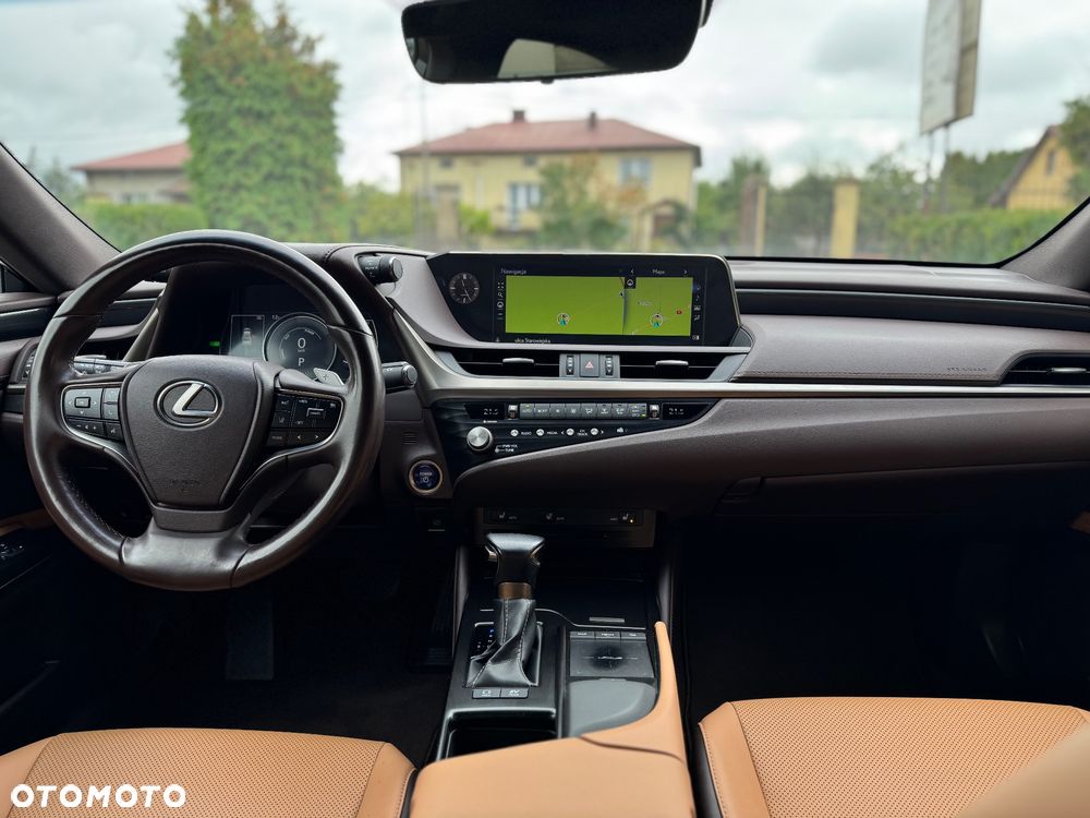 Lexus ES 300h Business Edition + - 11