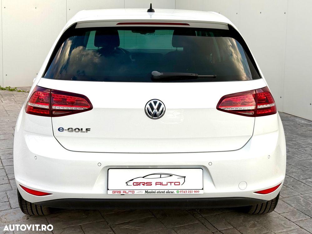 Volkswagen e-Golf - 12