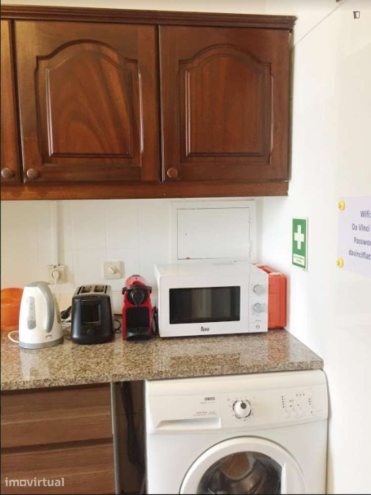 Quarto - localizado em Anjos Lisbon - Grande imagem: 3/17