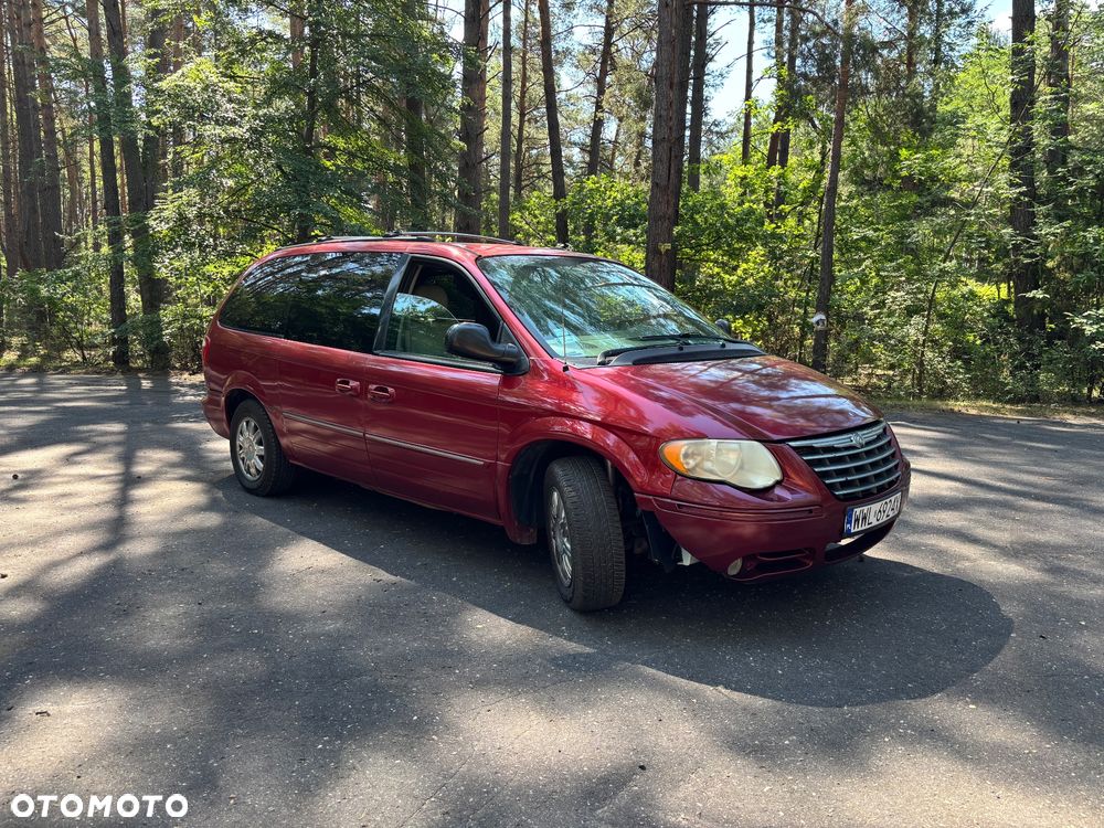 Chrysler Town & Country - 7