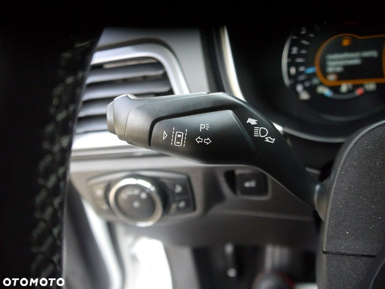 Ford Mondeo - 36