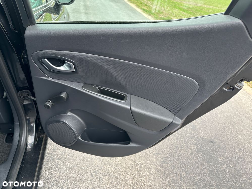 Renault Clio 1.2 16V 75 LIMITED - 24