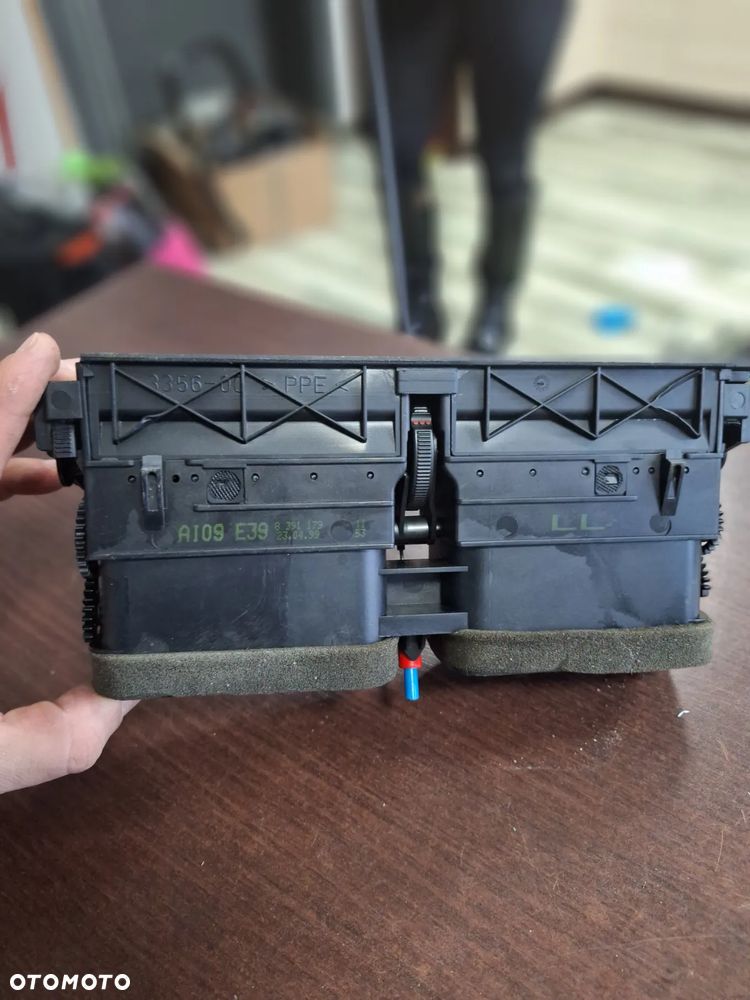 kratka nawiewu środkowa czarna Bmw e39    (118/20) - 2