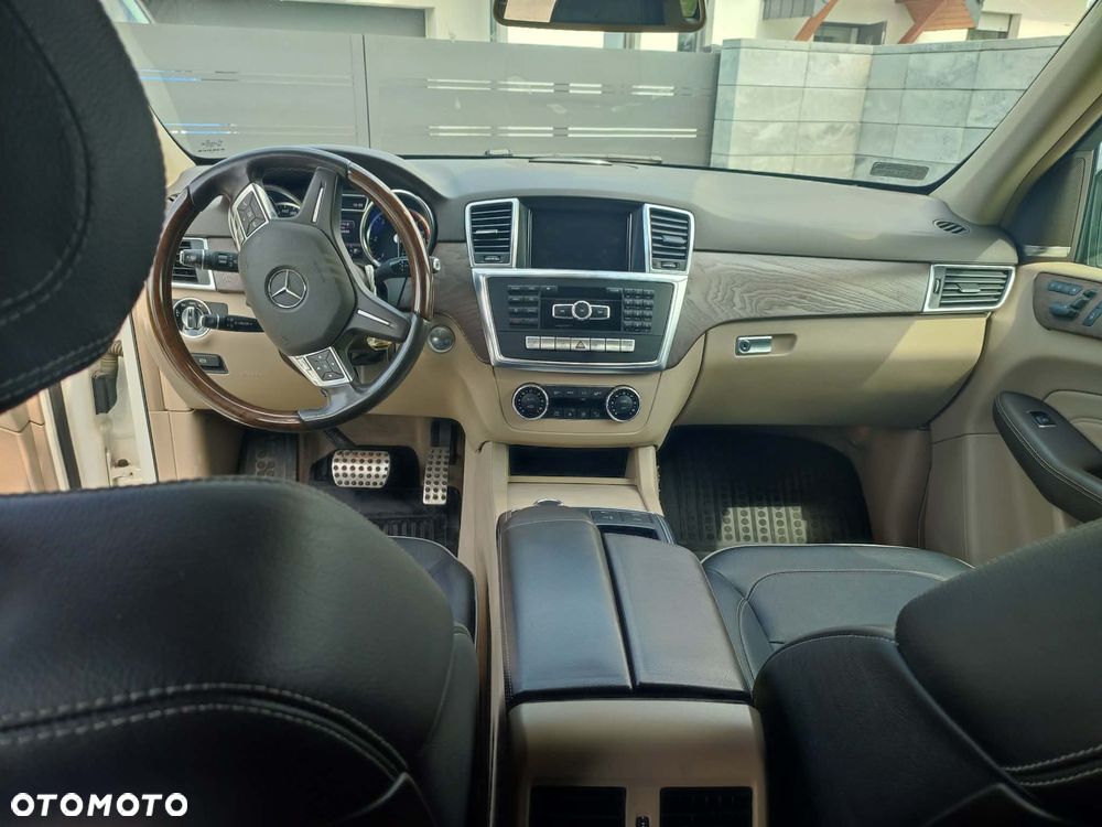 Mercedes-Benz ML - 14