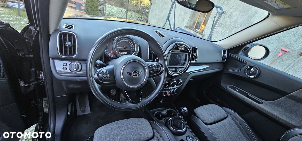 MINI Countryman Cooper Essential Trim - 8