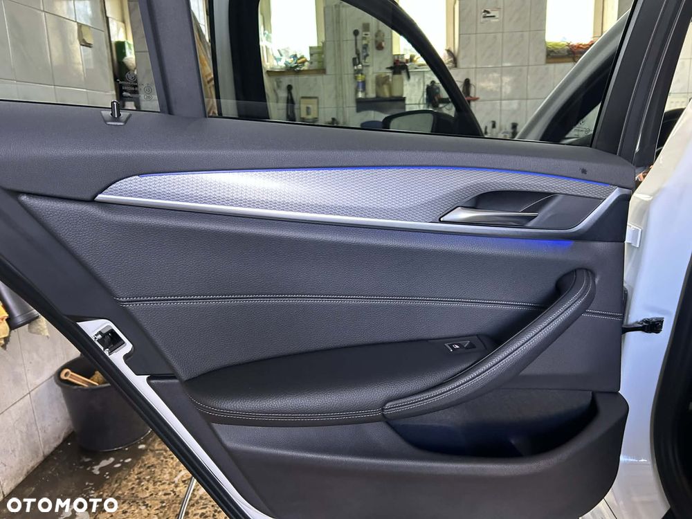 BMW Seria 5 520d xDrive - 11