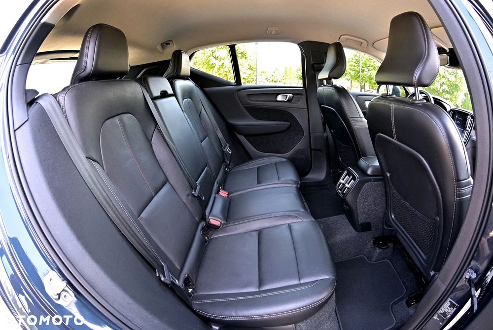Volvo XC 40 T3 Momentum Pro - 23