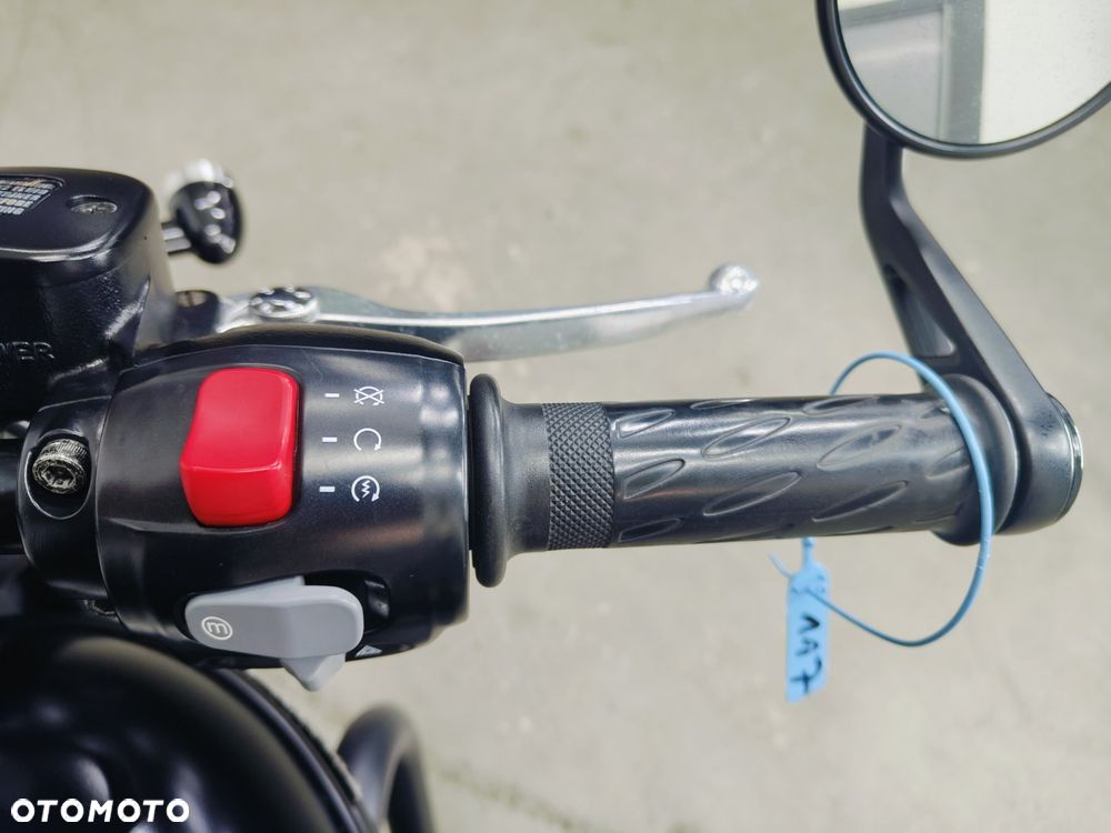 Triumph Bonneville - 16
