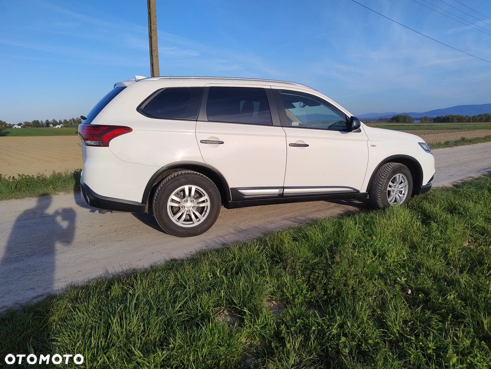 Mitsubishi Outlander 2.0 Invite + 2WD - 9