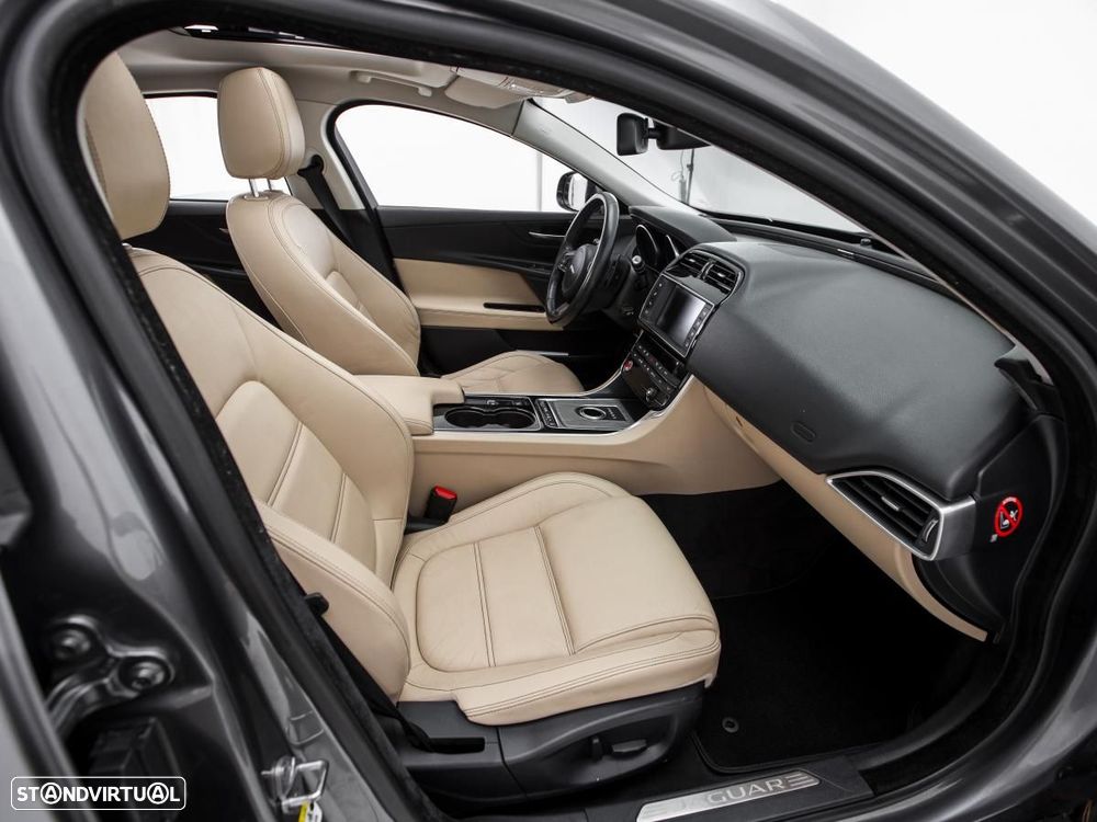 Jaguar XE - 13