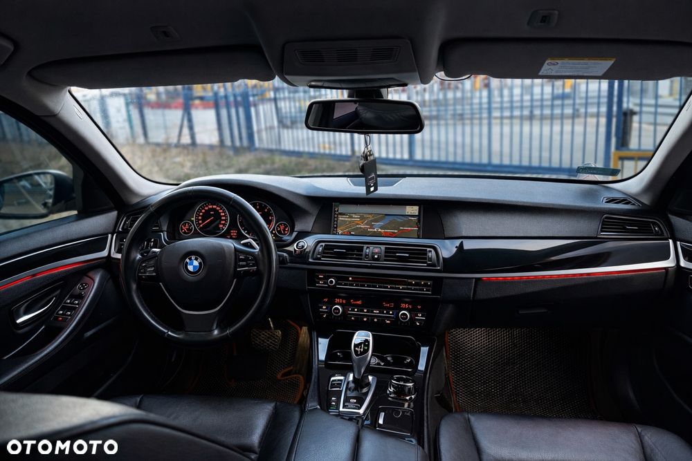 BMW Seria 5 525d xDrive - 8