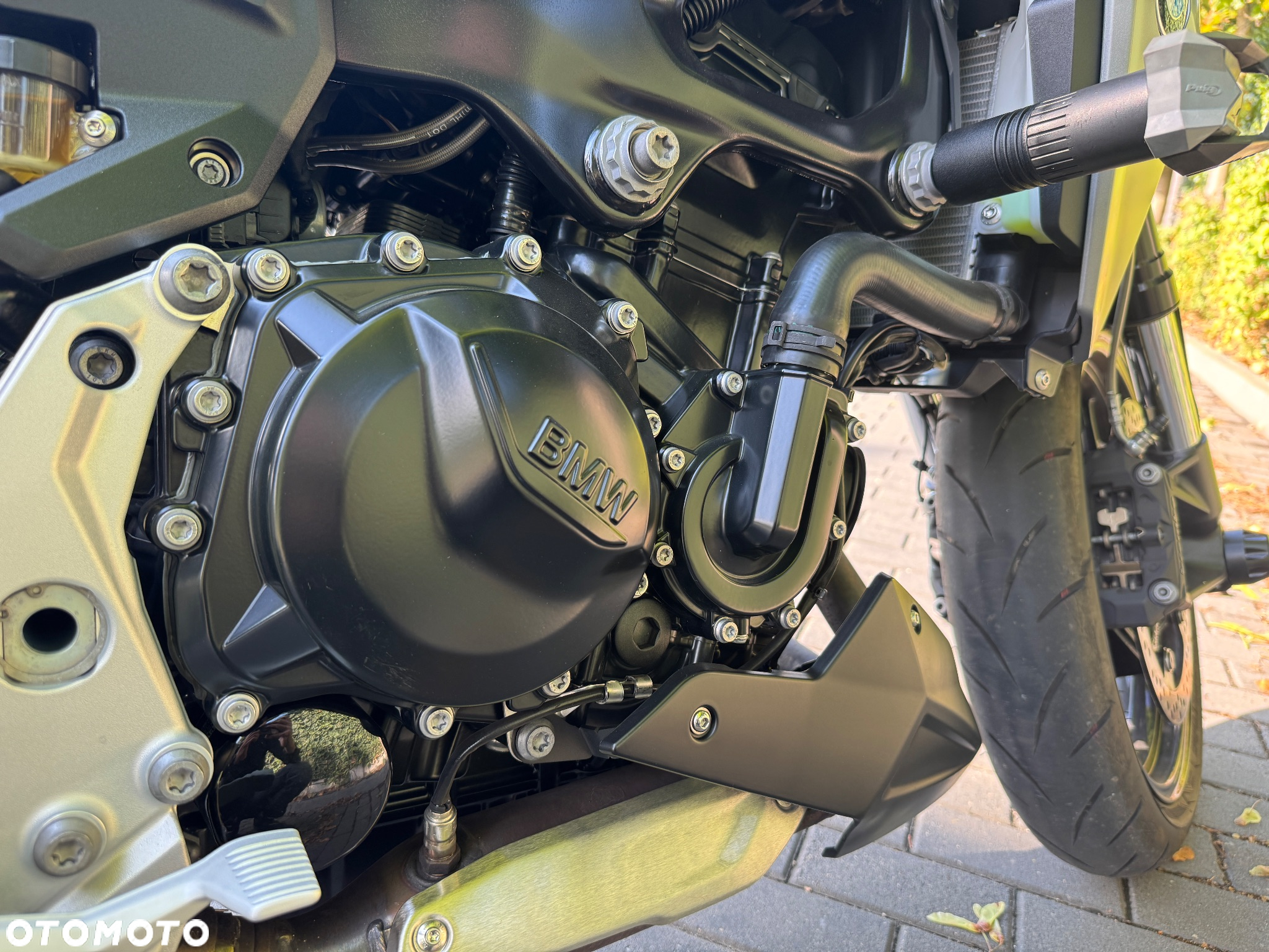 BMW F - 25