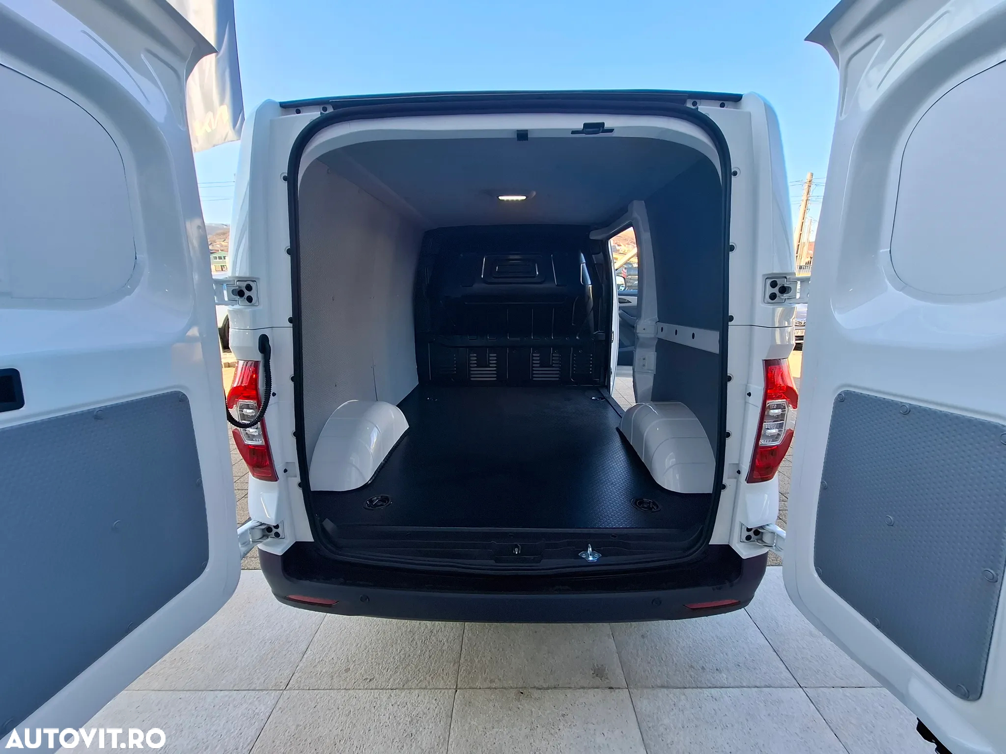 Maxus MAXUS e DELIVER 3 SWB 50.23KW - 15