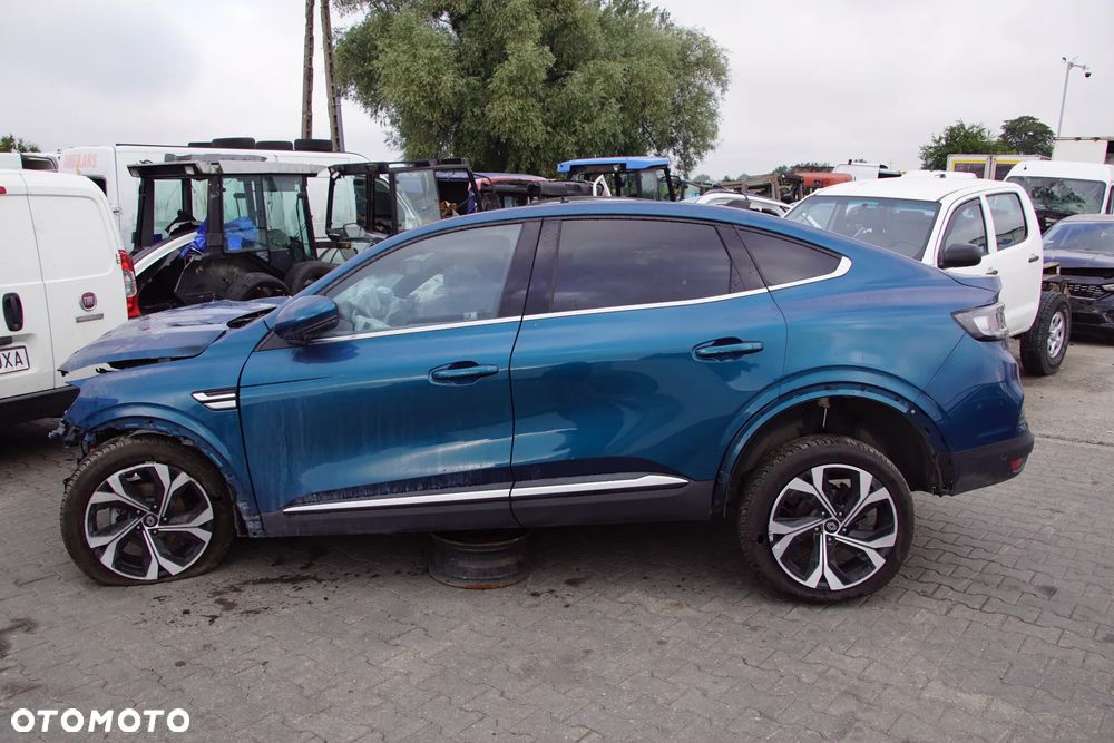 Auto na części - Renault Arkana Lift 1.3 TCE 140 KM H5H490 DW5007 TERRF 2024R Silnik Skrzynia Drzwi Błotnik Zderzak Klapa Lampa Lusterko Klamka Szyba Deska Kokpit Sterownik Moduł Czujnik Licznik Wyświetlacz Panel Kierownica - 3