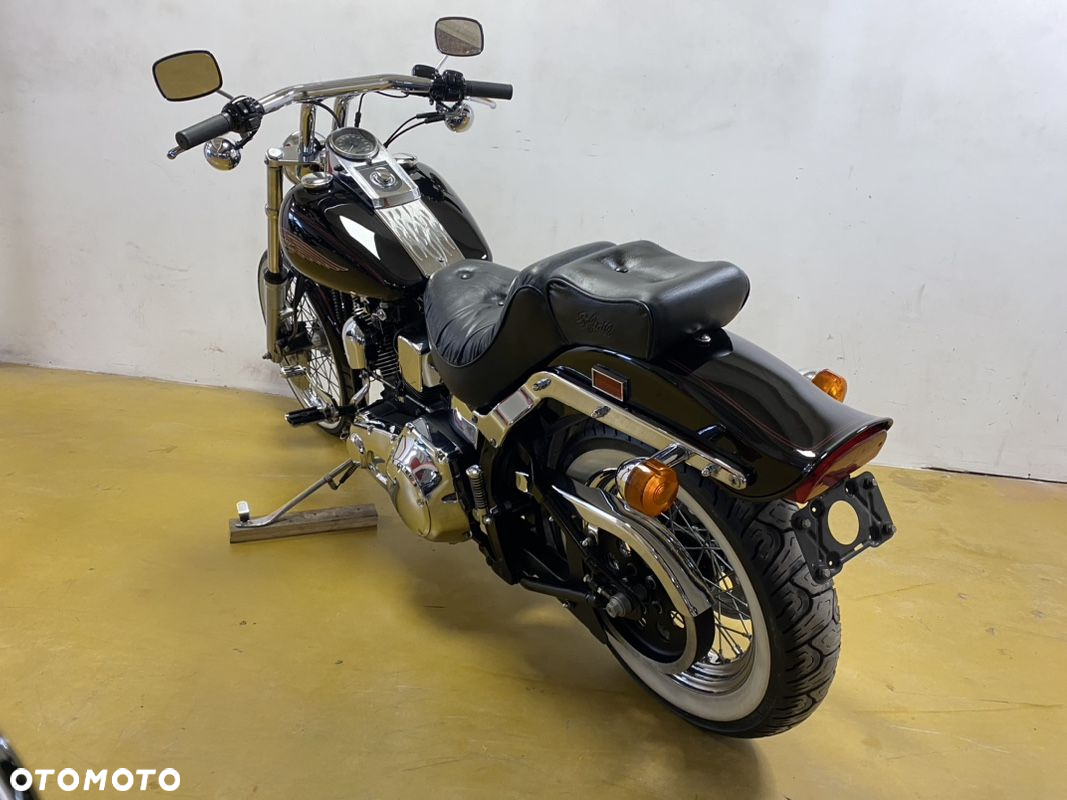 Harley-Davidson Softail Custom - 11