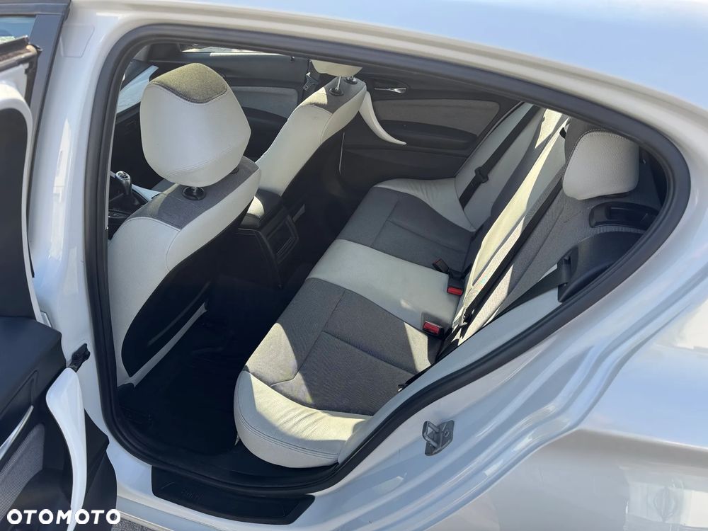 BMW Seria 1 120d xDrive BluePerformance Urban Line - 12