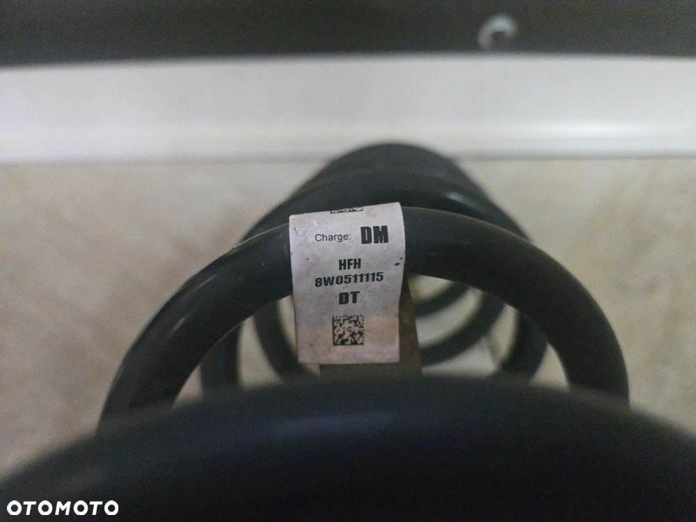 AUDI A4 B9  SPRĘŻYNY TYŁ 8W0511115DT - 2