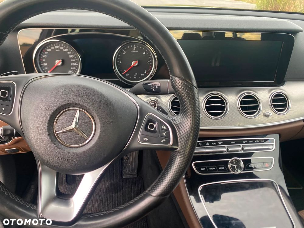 Mercedes-Benz Klasa E 220 d 4-Matic 9G-TRONIC - 12