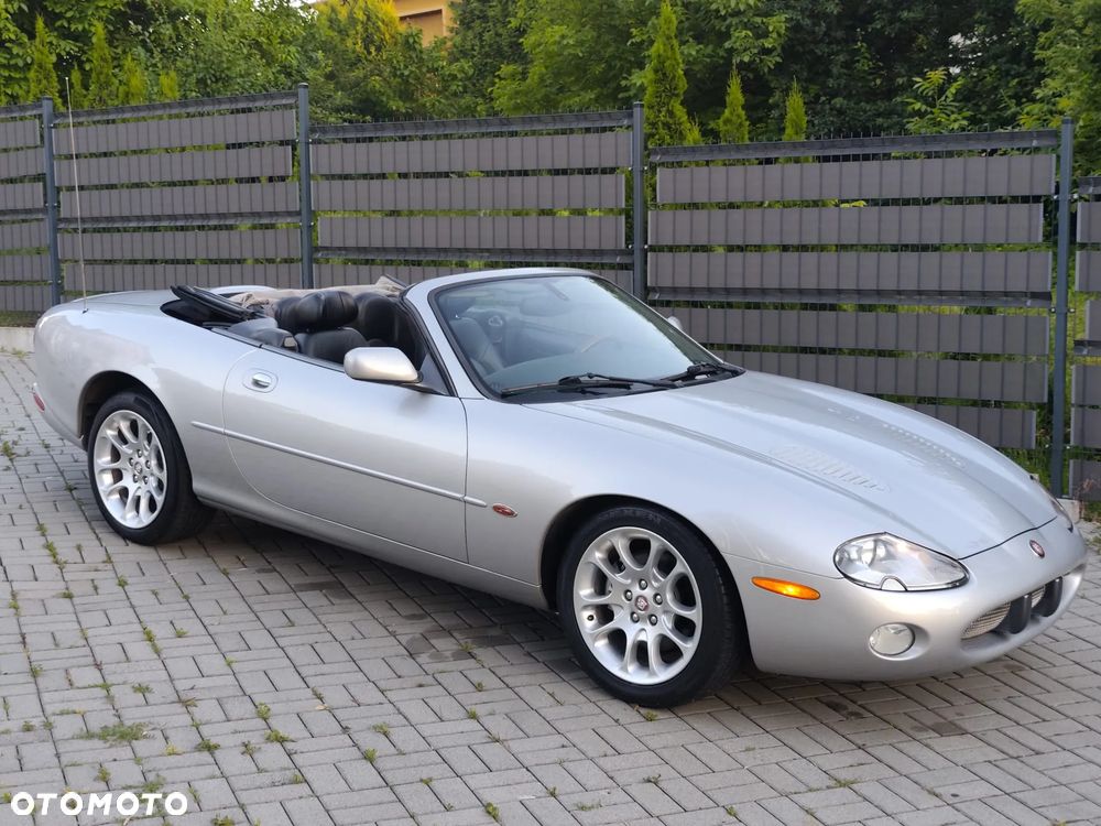 Jaguar XK8 - 12