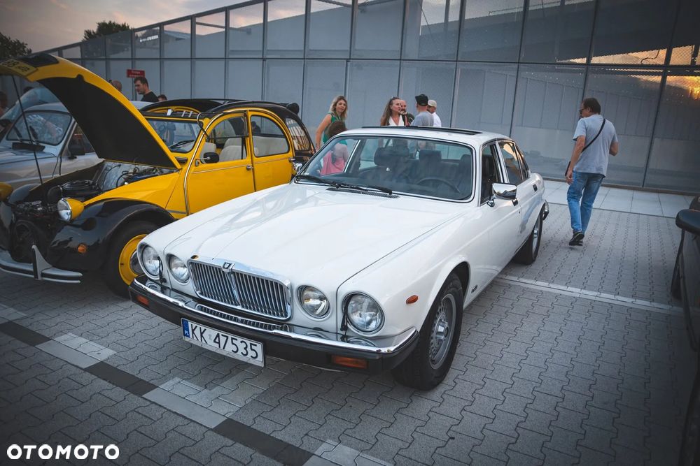 Jaguar XJ