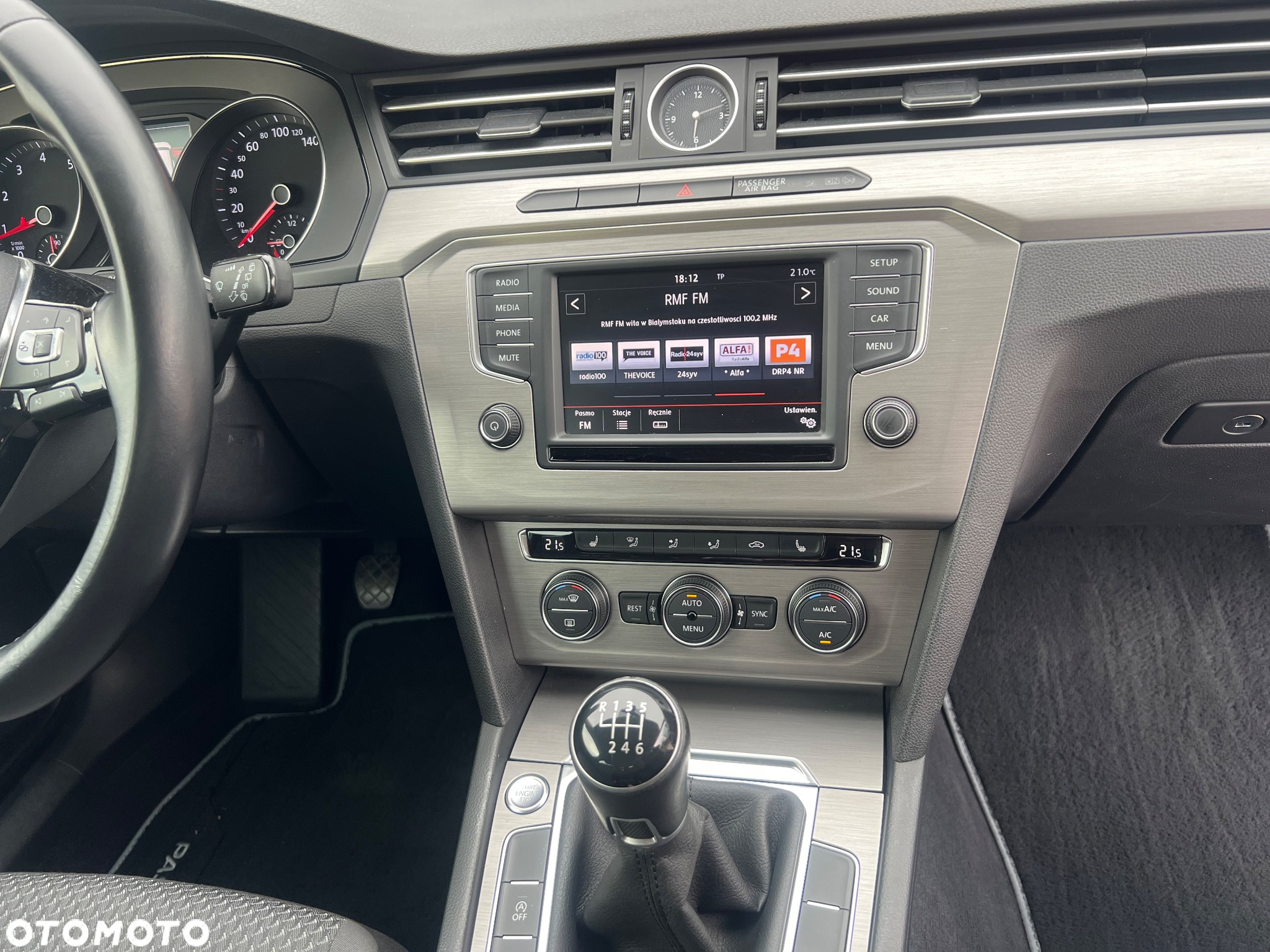 Volkswagen Passat - 12