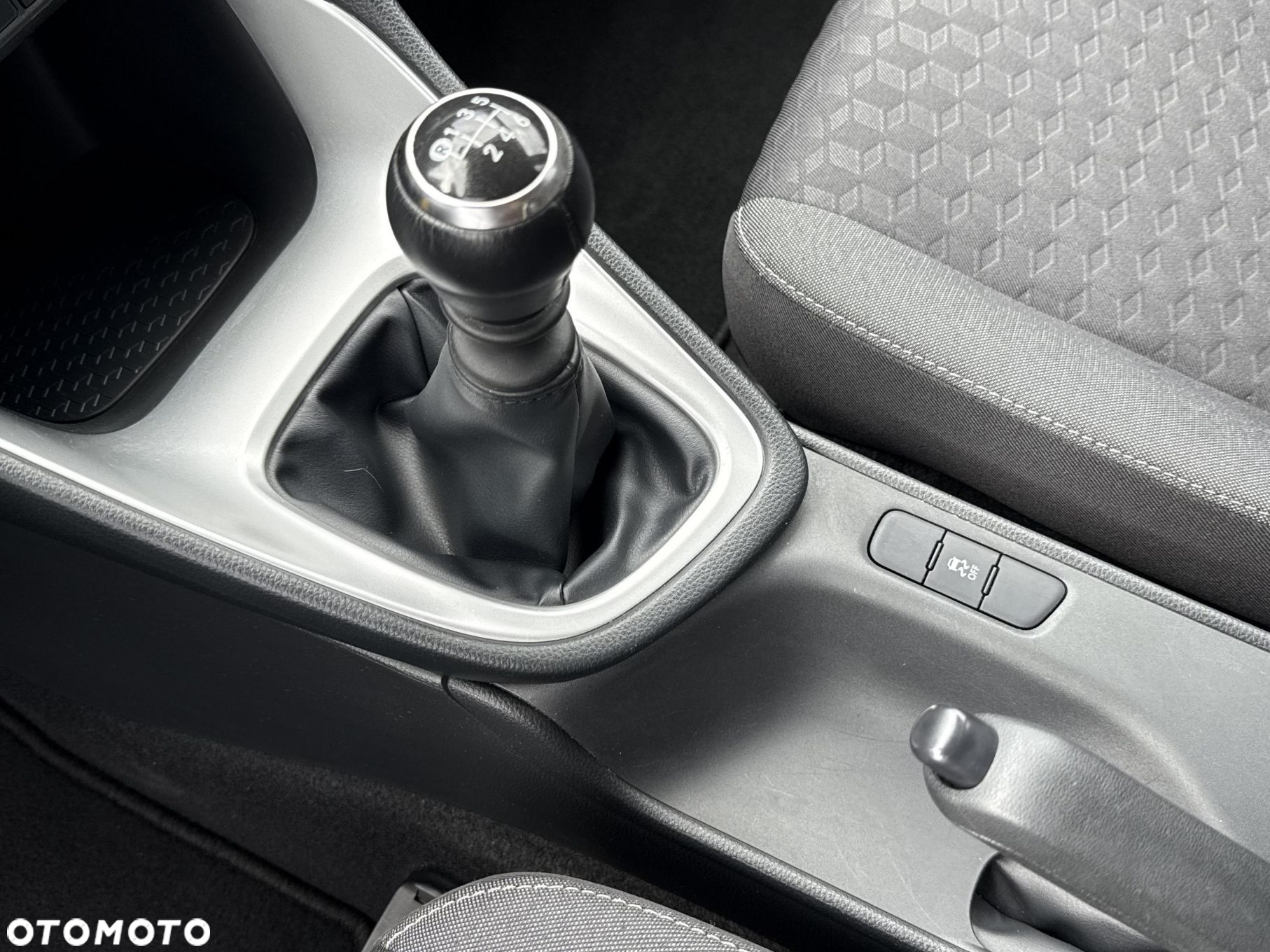 Toyota Yaris - 22