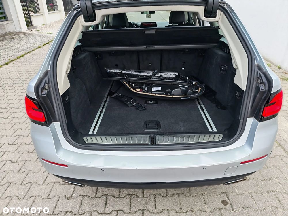 BMW Seria 5 530d xDrive mHEV - 17