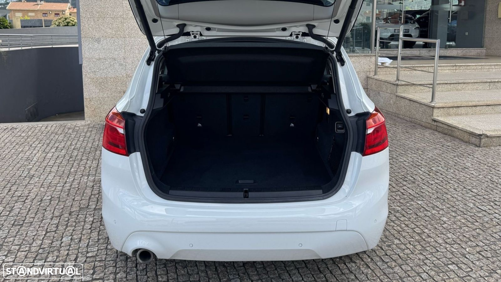 BMW 225xe Active Tourer - 9