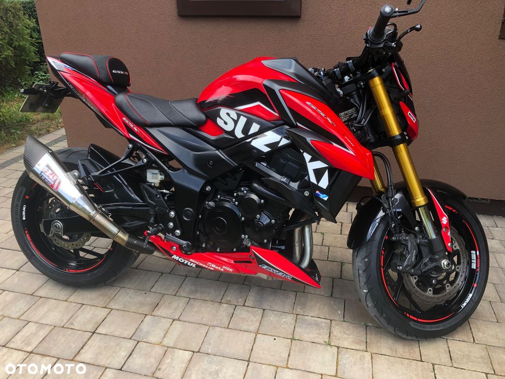 Suzuki GSX - 13