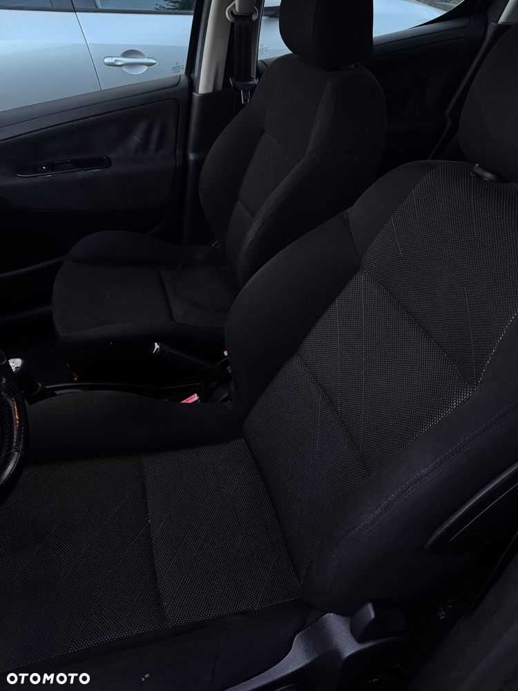 Peugeot 207 - 17