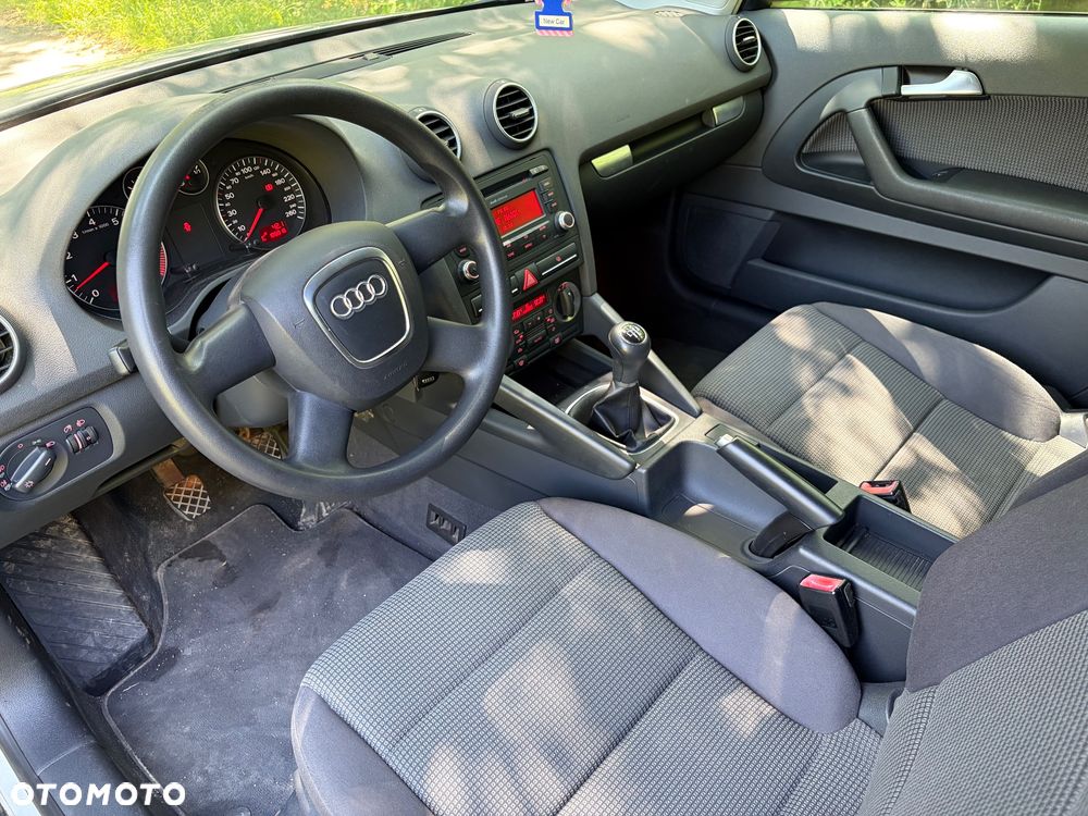 Audi A3 3-drzwiowe 1.6 Attraction - 19