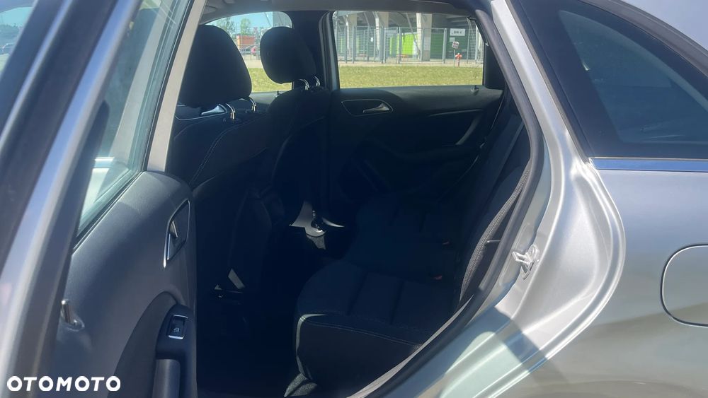 Mercedes-Benz Klasa B 180 BlueEFFICIENCY Edition - 16
