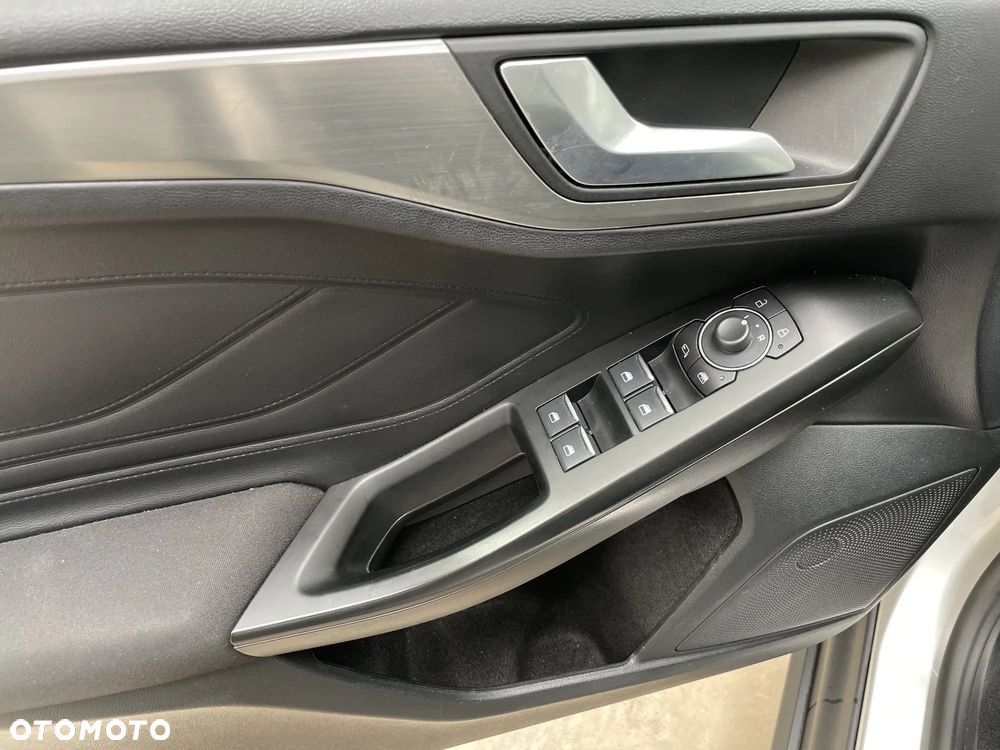 Ford Focus 1.0 EcoBoost Titanium - 11