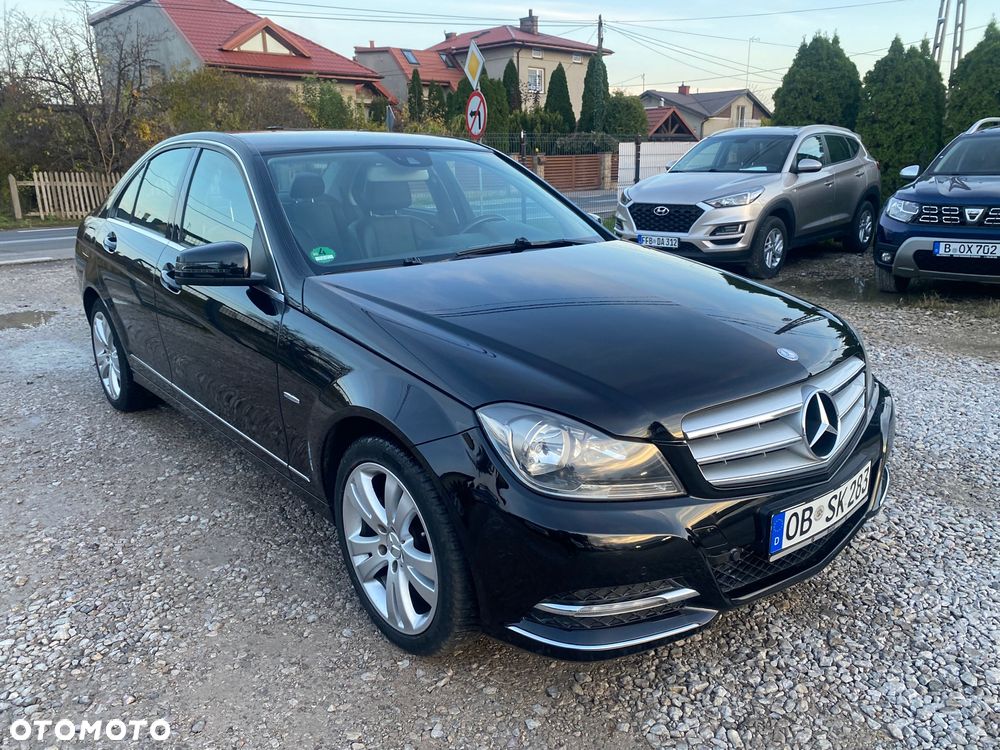 Mercedes-Benz Klasa C 180 CGI BlueEFFICIENCY Avantgarde - 3