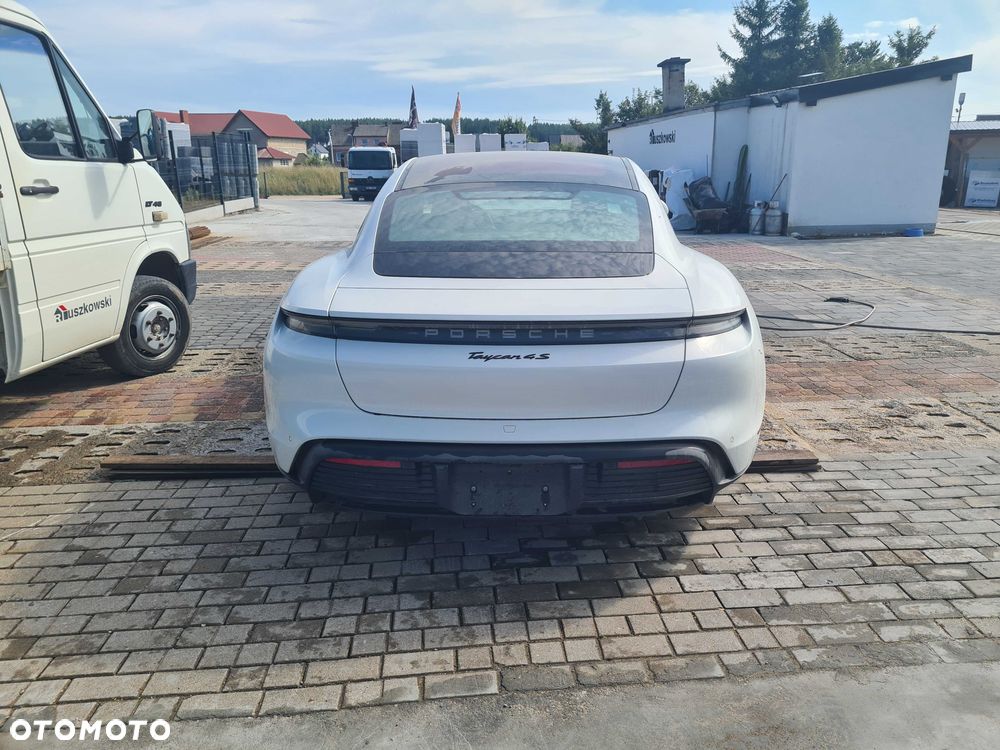 Porsche Taycan - 4