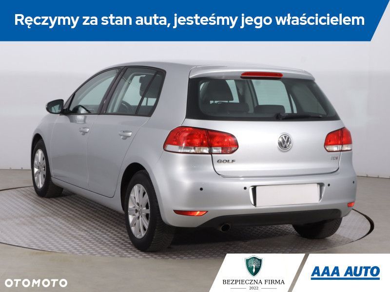 Volkswagen Golf - 6