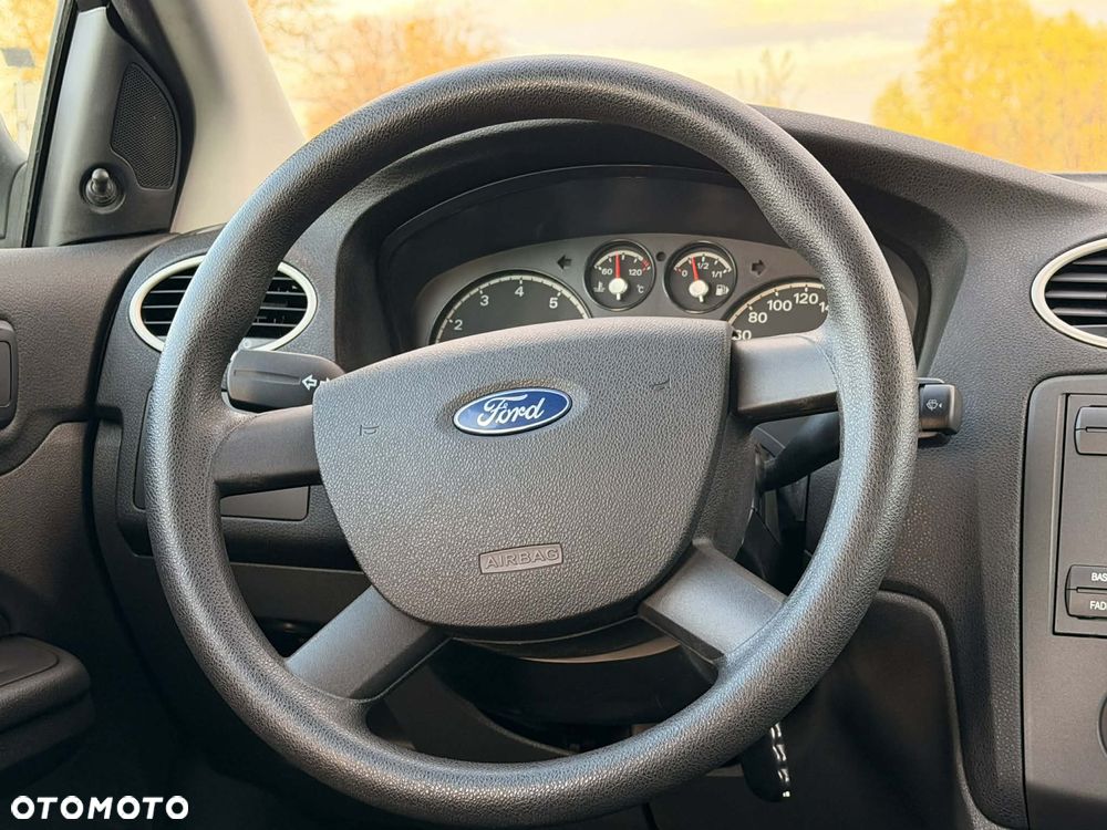 Ford Focus 1.6 Ambiente - 22