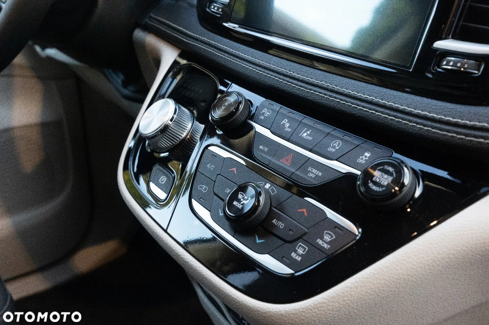 Chrysler Pacifica - 9