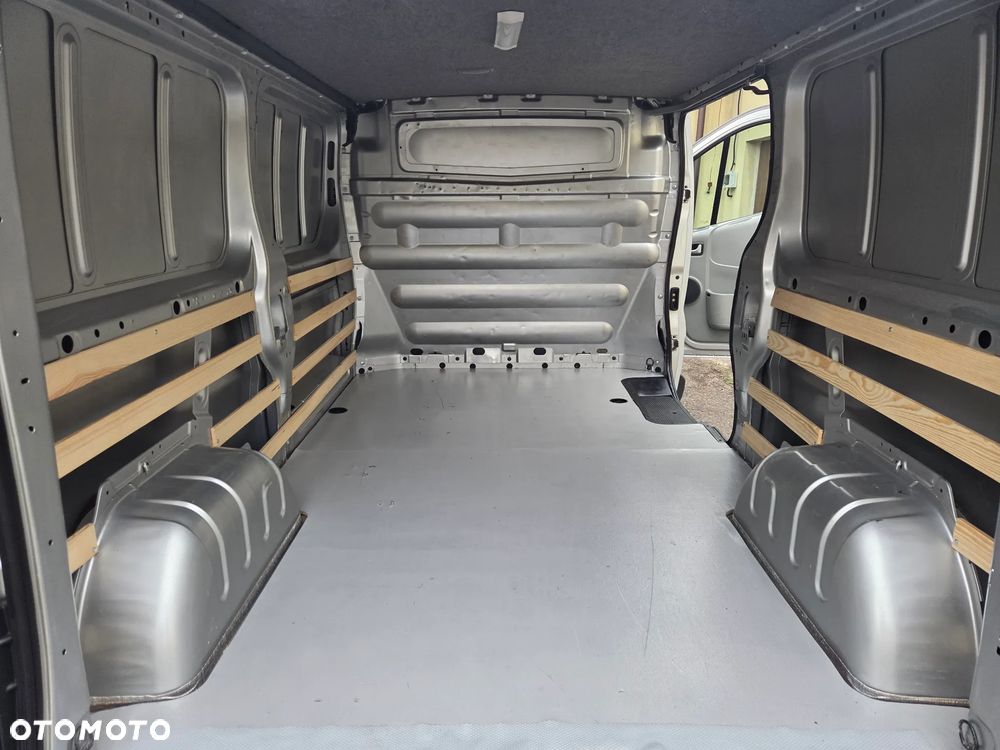 Opel Vivaro - 10